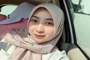 Azkia Bu Dokter Jilbab Cantik Yang Lagi Viral