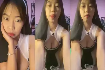 Dokumentasi Elva Cosplay Cantik Bersantai Kasur