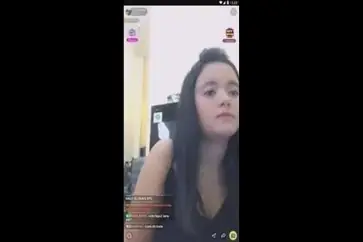 Dokumentasi Gadis Cantik Live Bersantai Kasur