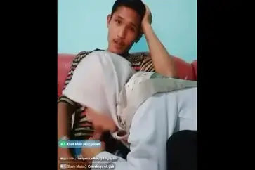 Gadis Cantik Pasrah Goyang Kasur Mantap Crot